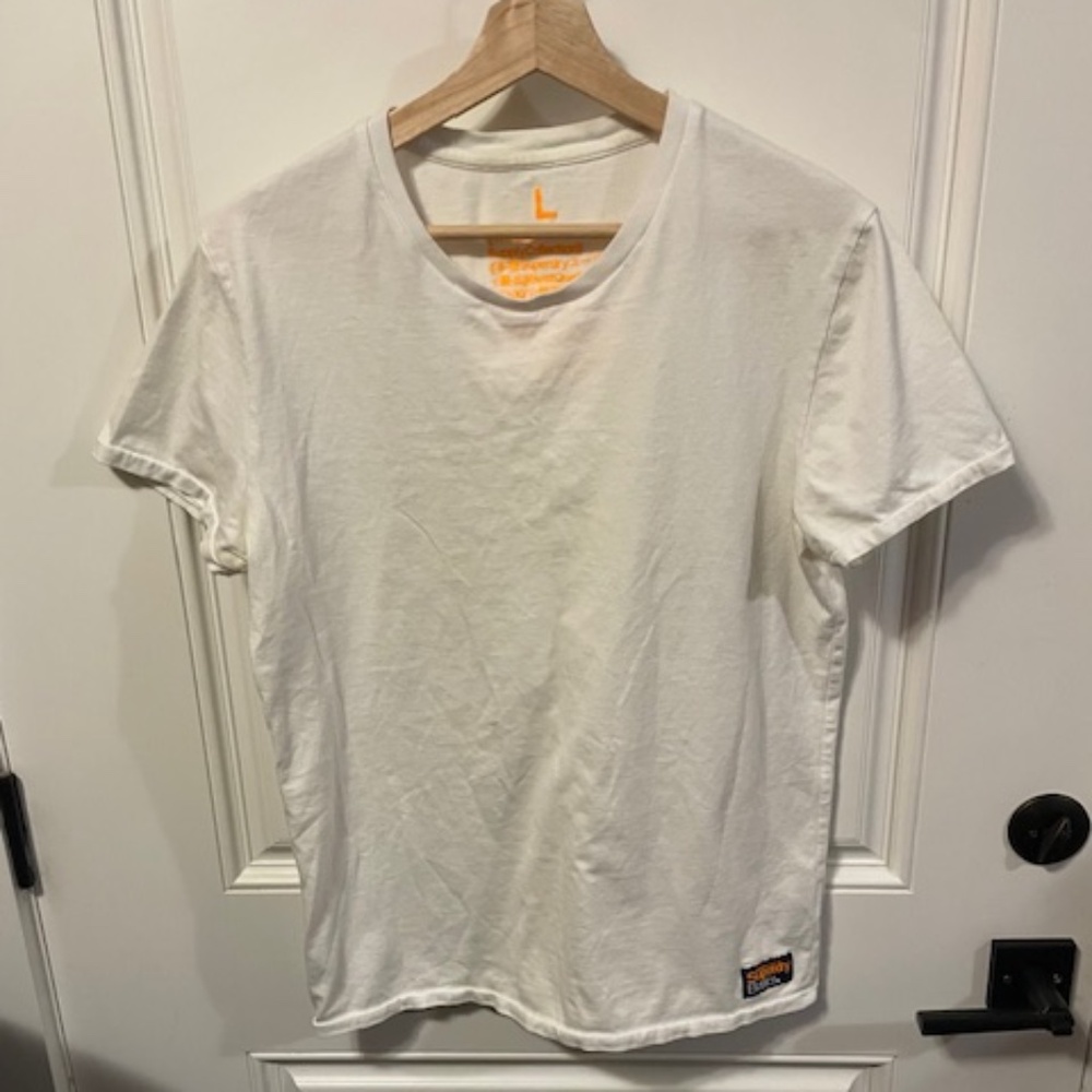 Superdry Basics Essential Embroidered T-Shirt.